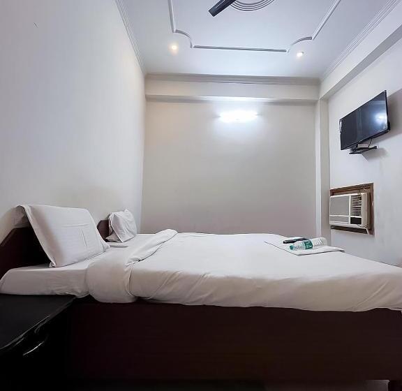 Quarto deluxe, Ahuja Residency Noida