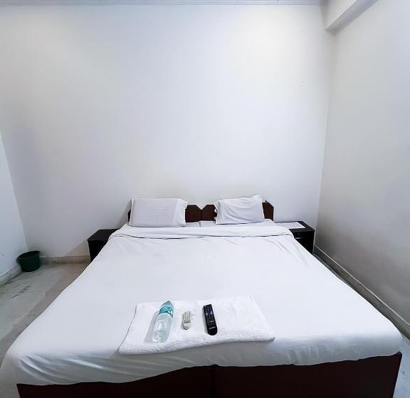 Quarto deluxe, Ahuja Residency Noida