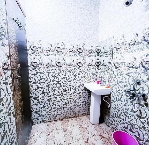 Quarto deluxe, Ahuja Residency Noida