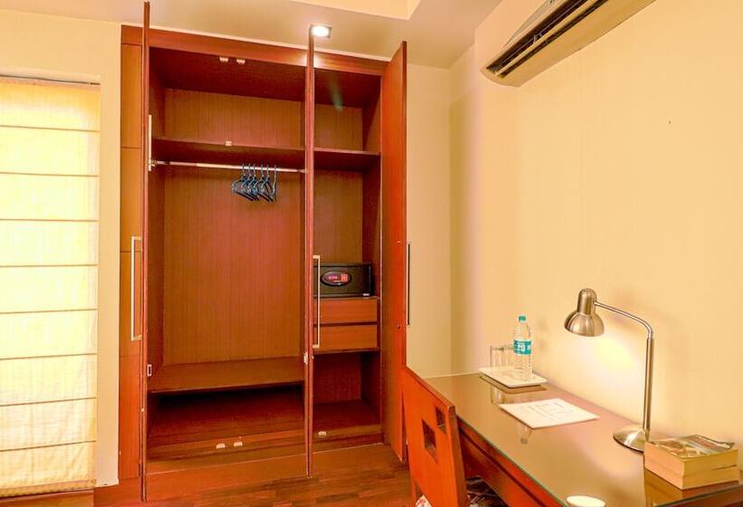 Quarto deluxe, Ahuja Residency Noida