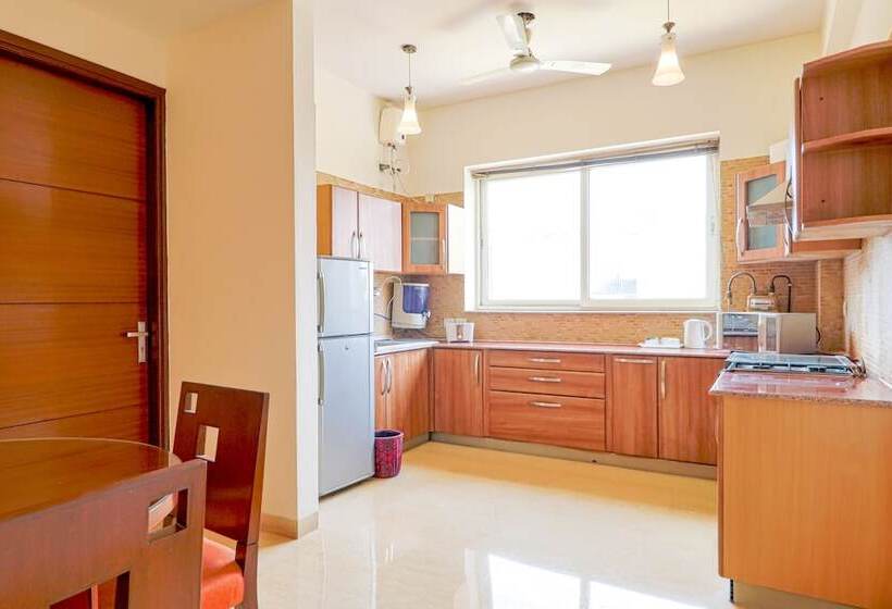 Quarto deluxe, Ahuja Residency Noida