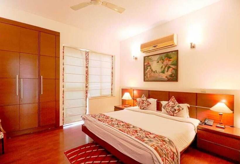 Quarto deluxe, Ahuja Residency Noida