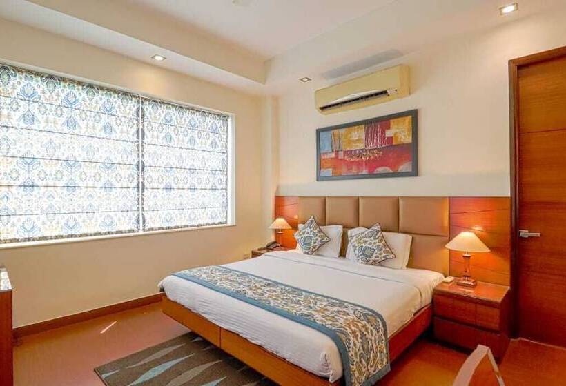 Quarto deluxe, Ahuja Residency Noida