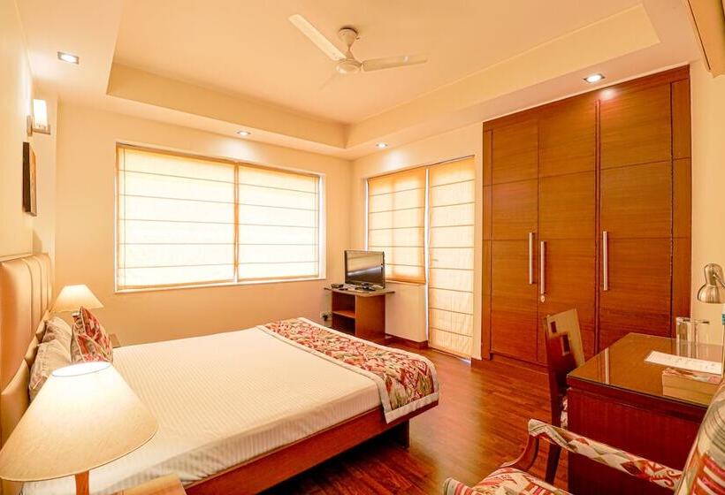Quarto deluxe, Ahuja Residency Noida