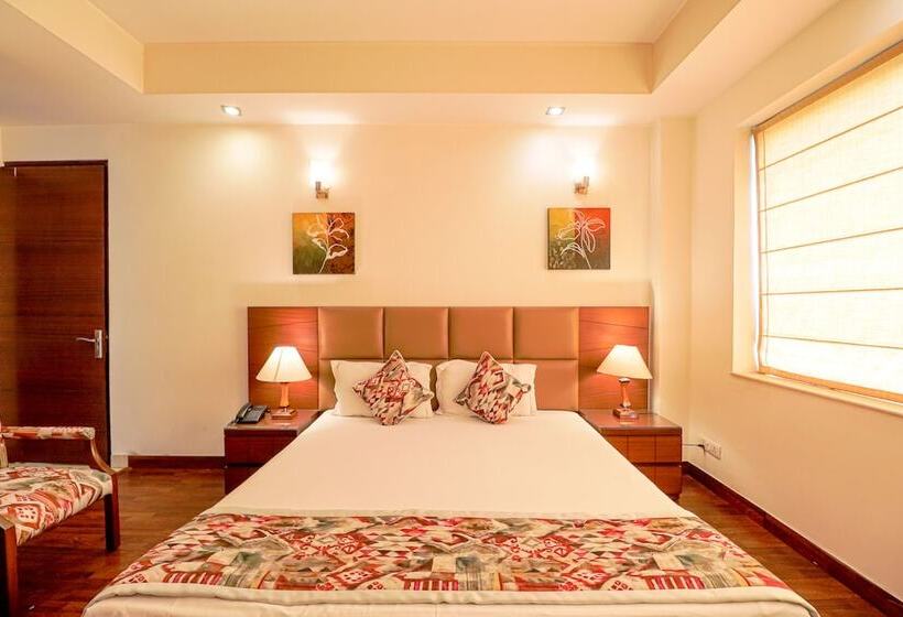Quarto deluxe, Ahuja Residency Noida