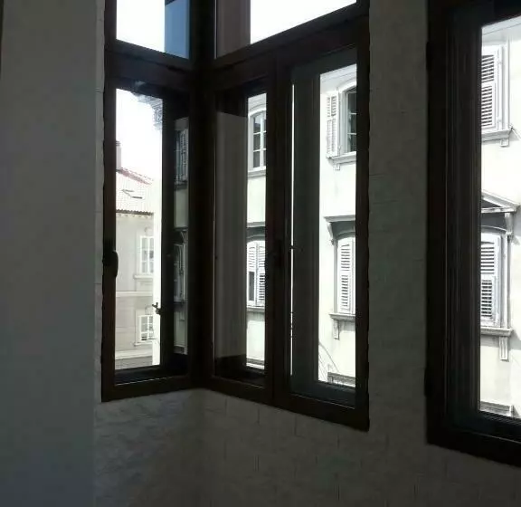 اتاق استاندارد سه نفره, Brilliant Camere