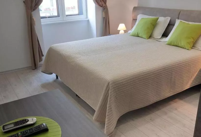 اتاق استاندارد, Brilliant Camere