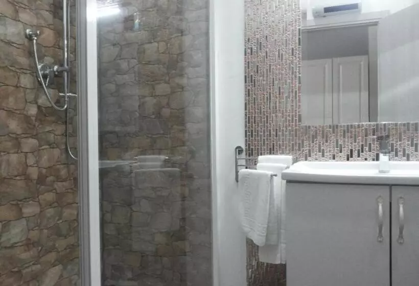 اتاق لوکس, Brilliant Camere