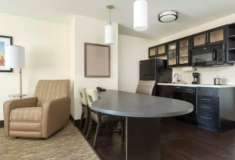 キングサイズベッドのスイートルーム, Candlewood Suites Enid, An Ihg