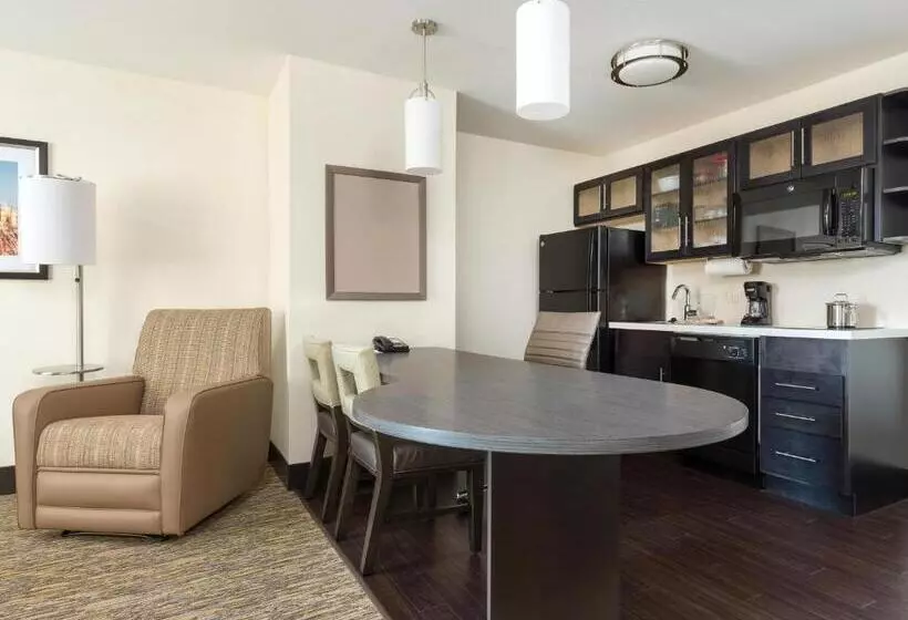 身障者適用キングサイズベッドルーム, Candlewood Suites Enid, An Ihg