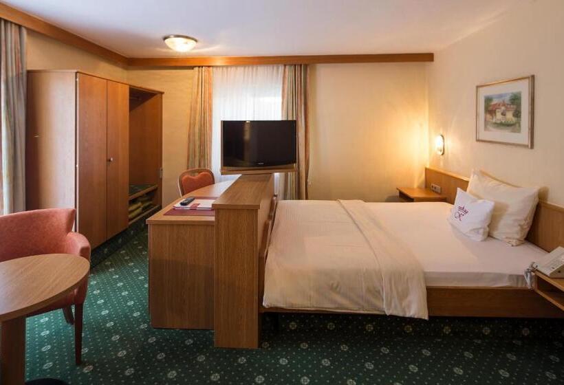 غرفة قياسية ثلاثية, Chalét Zum Kurfürst