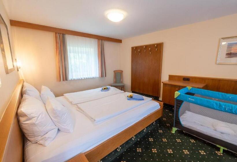 غرفة قياسية ثلاثية, Chalét Zum Kurfürst