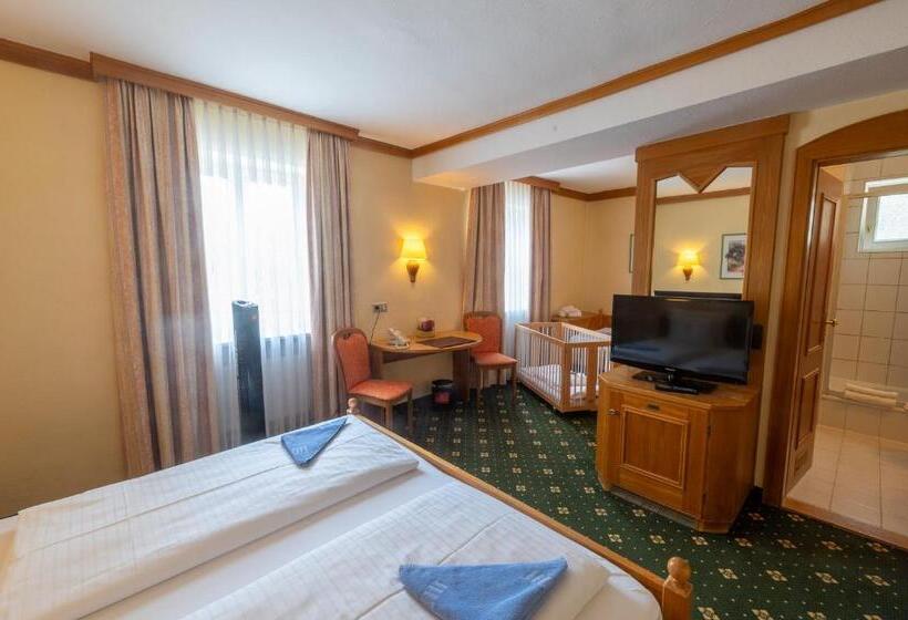 غرفة قياسية ثلاثية, Chalét Zum Kurfürst