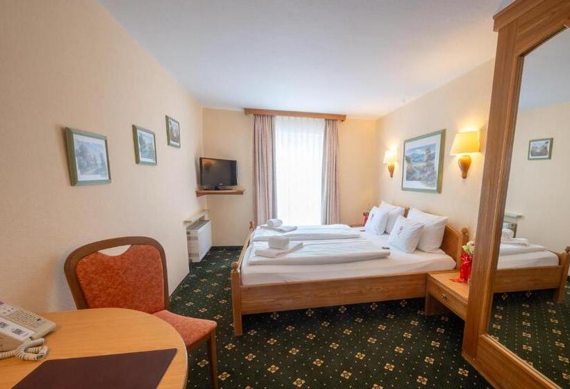 غرفة قياسية ثلاثية, Chalét Zum Kurfürst