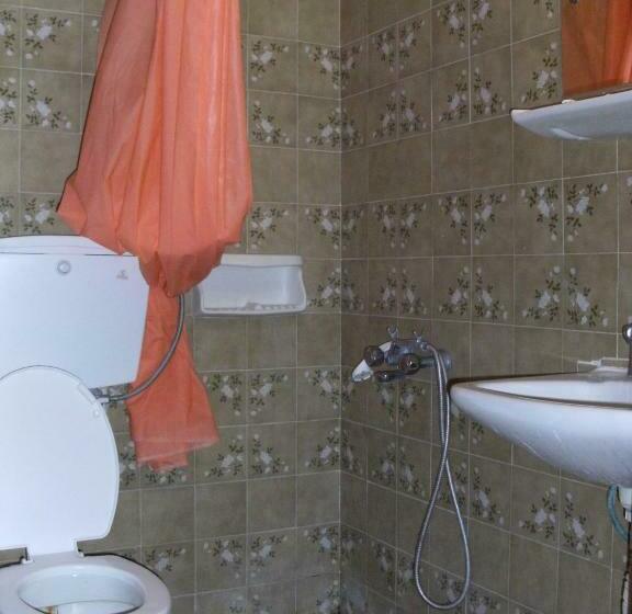 غرفة عائلية, Katerina