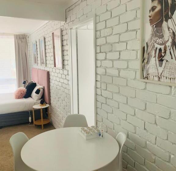 סטודיו משפחתי, Mulwala Resort