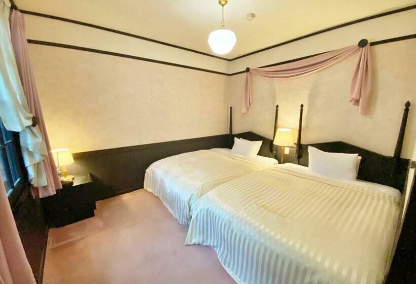 スイート, Restaurant & Hotel Traumerei
