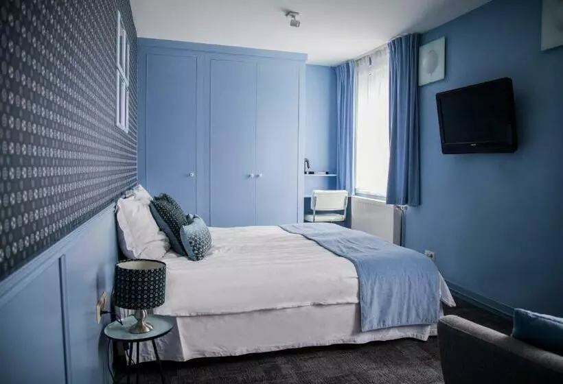 Standard Room, T