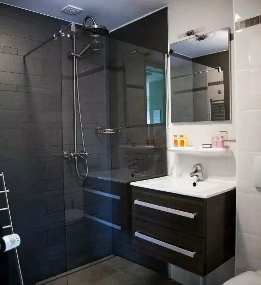 Standard Room with Views, T