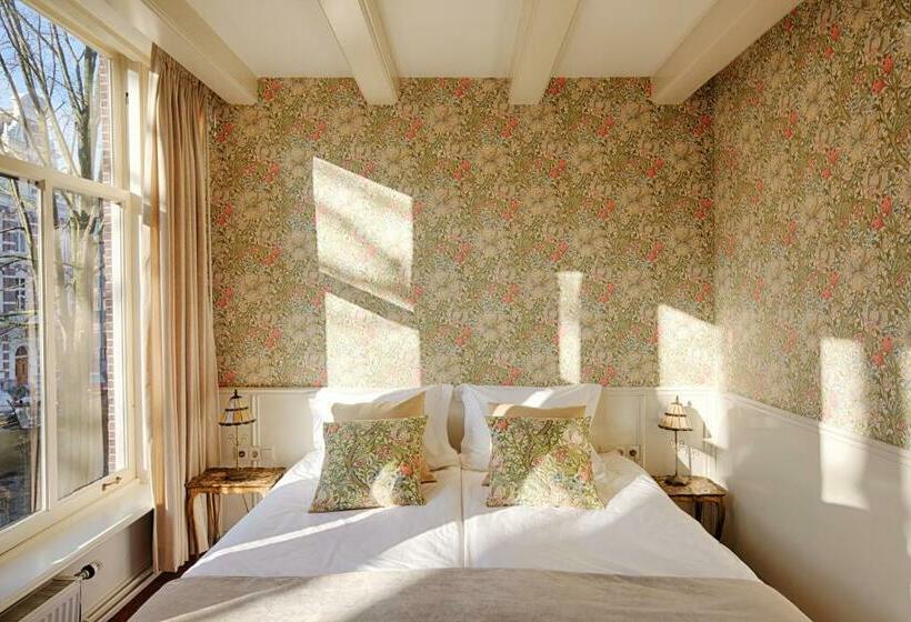 Standard Room with Views, T
