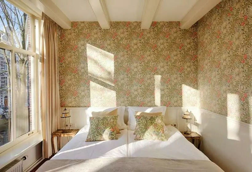Standard Room with Views, T