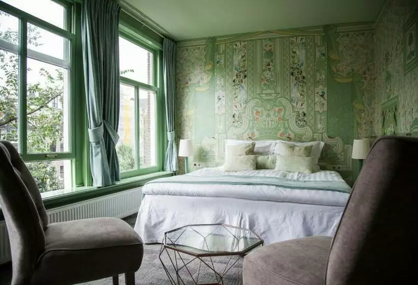 Standard Room with Views, T