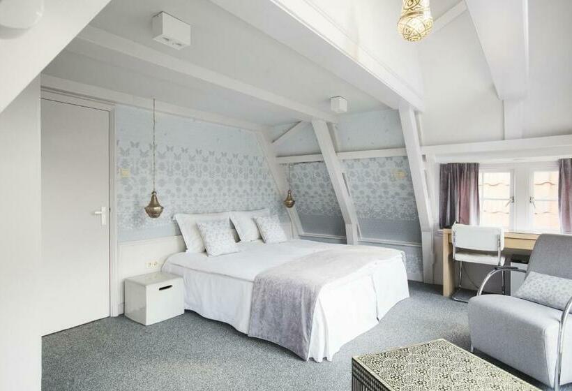 اتاق استاندارد با چشم‌انداز, T