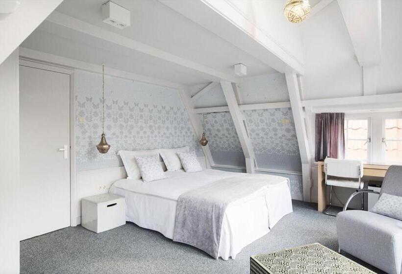 Standard Room with Views, T