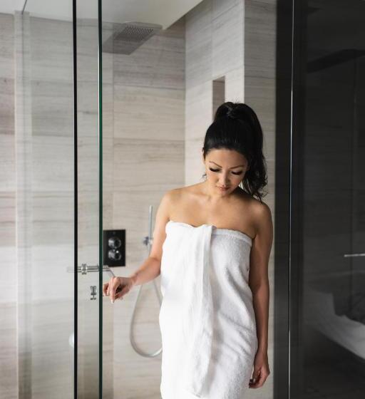 이그제큐티브 룸 킹사이즈 침대, Paradox Hotel Vancouver