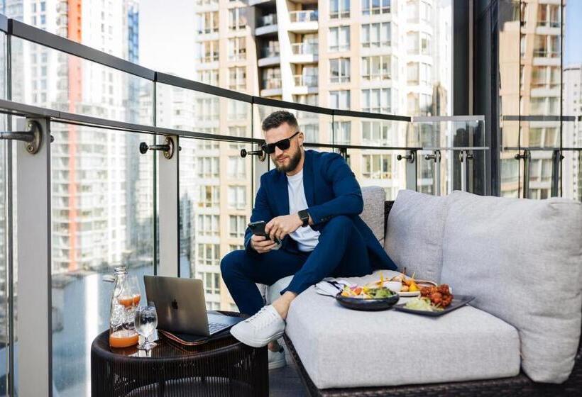 스탠다드 발코니 룸, Paradox Hotel Vancouver