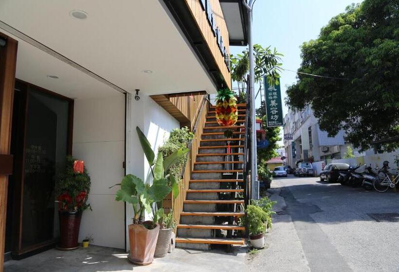 سوییت خانوادگی, Romeo B&b