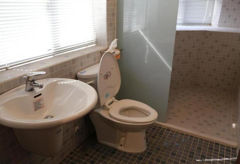 سوییت خانوادگی, Romeo B&b