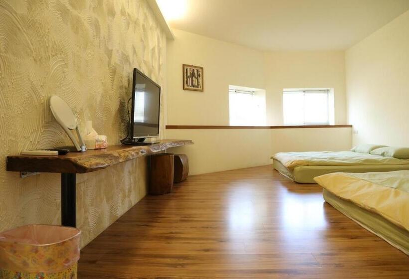 سوییت خانوادگی, Romeo B&b