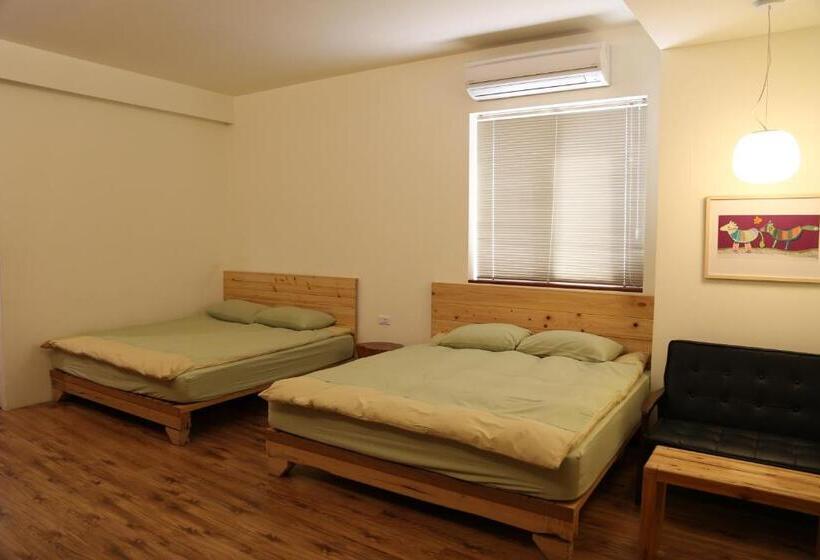 سوییت خانوادگی, Romeo B&b