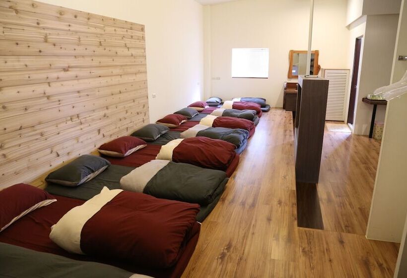 سوییت خانوادگی, Romeo B&b