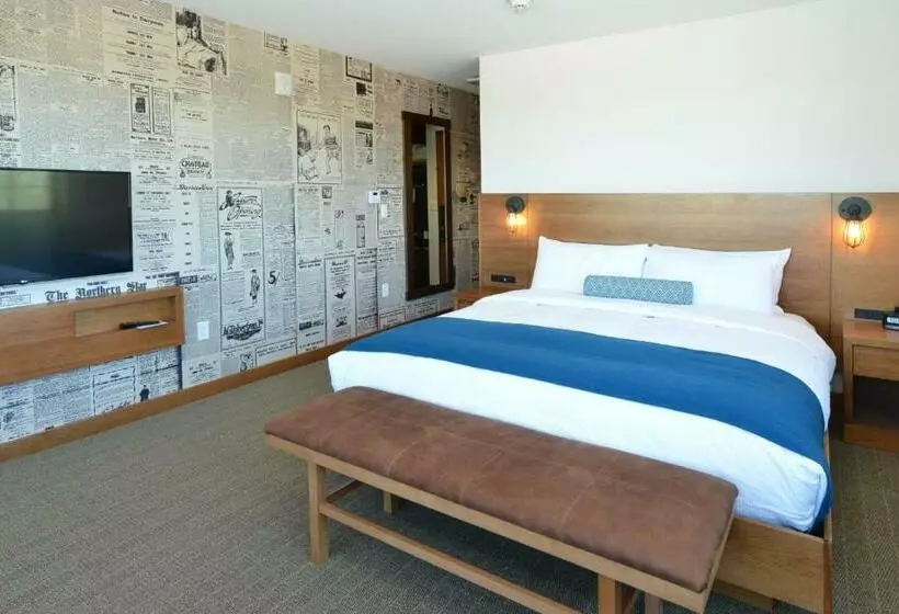 キングサイズベッドのスタンダードルーム, The Lismore Eau Claire   A Doubletree By Hilton