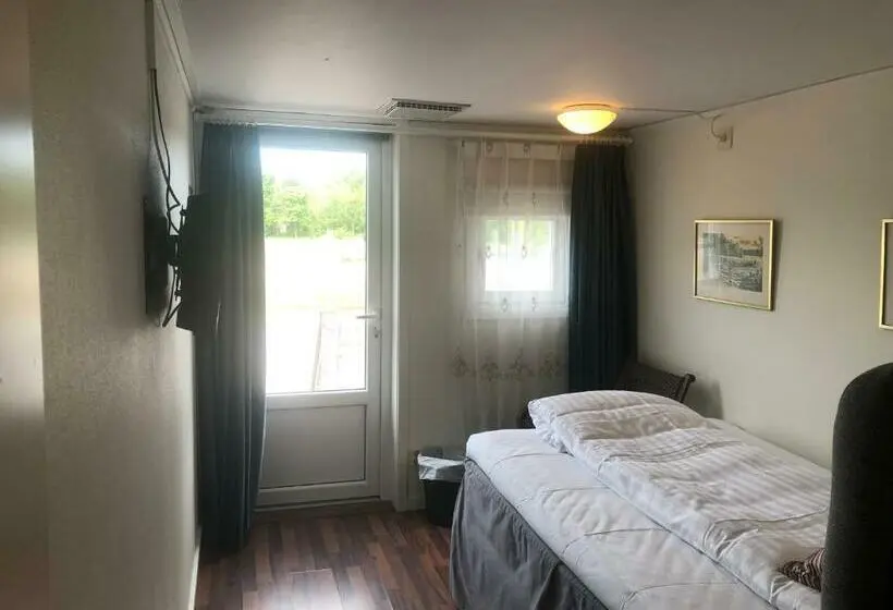 Standard Yhden Hengen Huone, Skulesjön Hotell