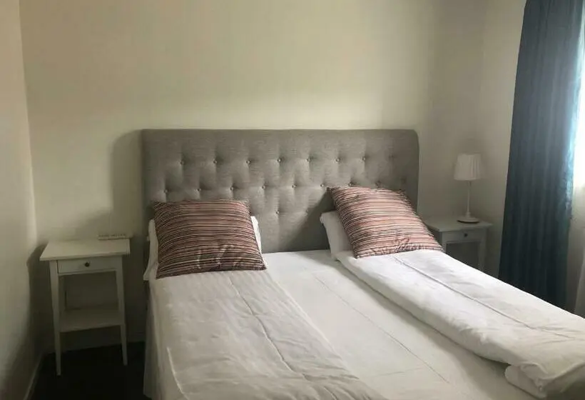 Perhehuone, Skulesjön Hotell