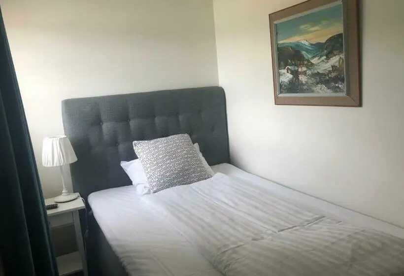Perhehuone, Skulesjön Hotell