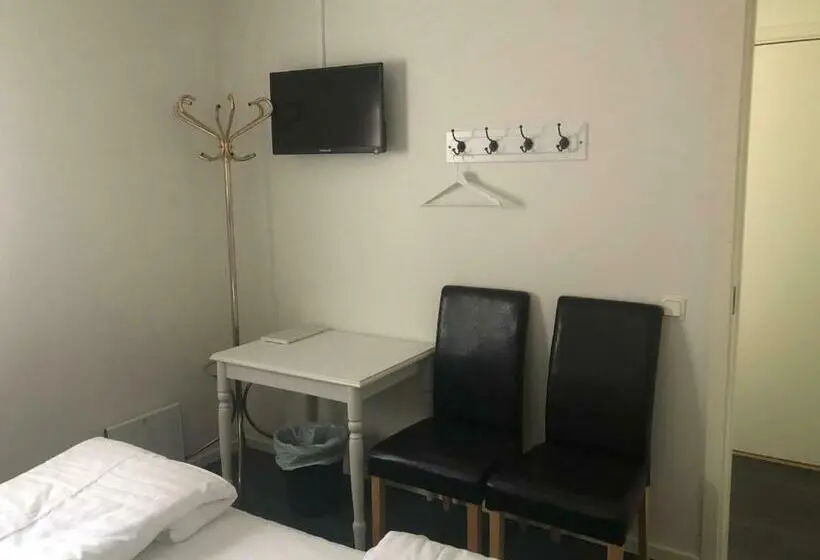 Perhehuone, Skulesjön Hotell