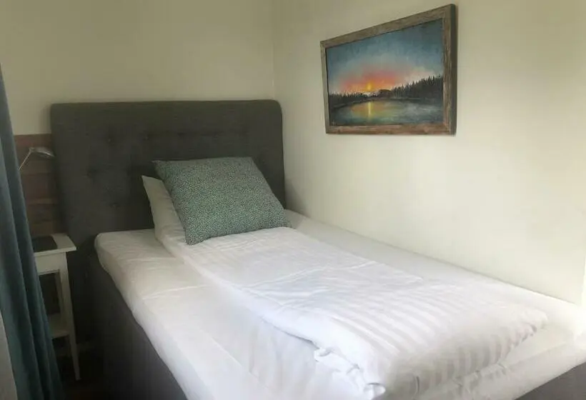 Perhehuone, Skulesjön Hotell