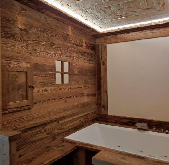 غرفة قياسية مزوَّدة بجاكوزي, Firnelicht