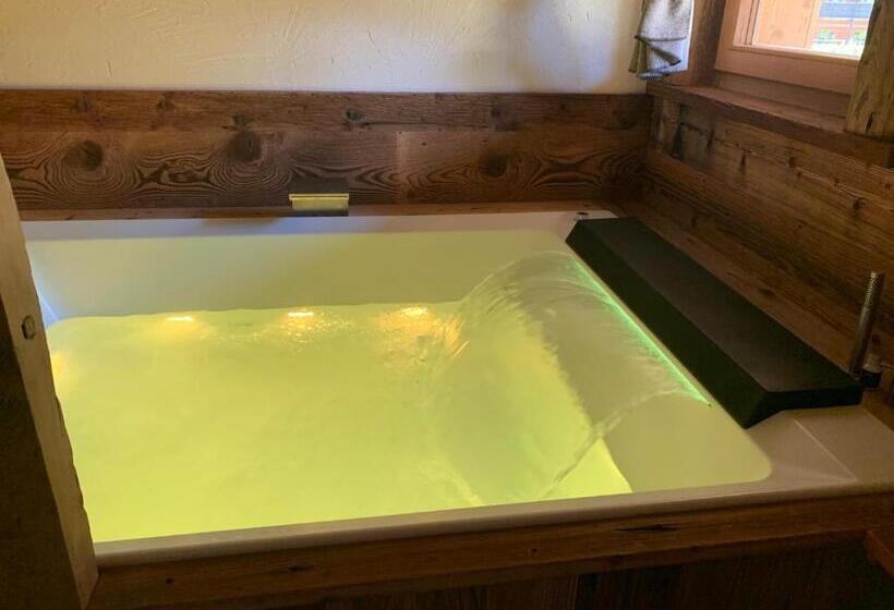 غرفة قياسية مزوَّدة بجاكوزي, Firnelicht