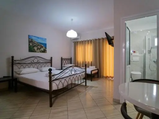 اتاق استاندارد سه نفره, Vironas