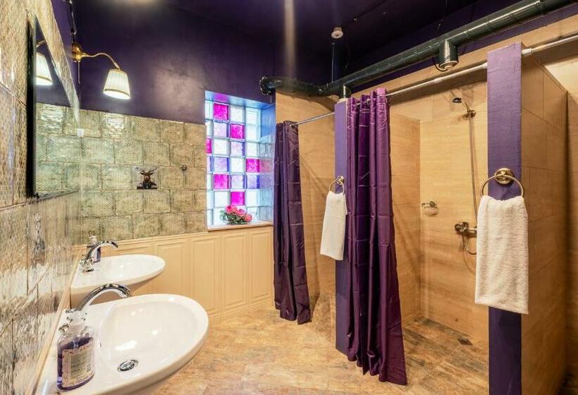 غرفة ديلوكس مزودة بشرفة, The Green Bar House