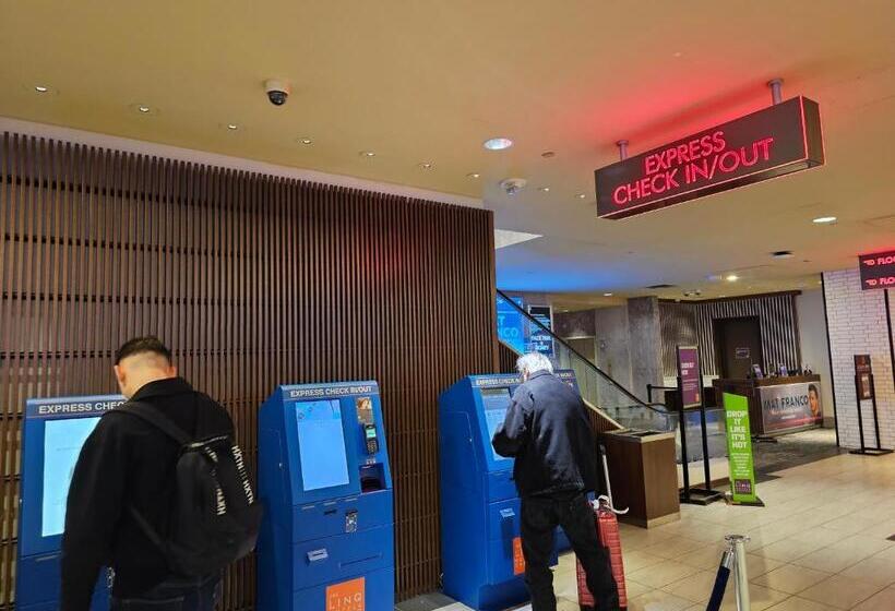 غرفة بريميوم رباعية, Center Spot Unit Strip Las Vegas