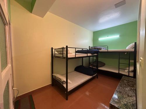تختخواب در اتاق مشترک, Zu Zu Hostels