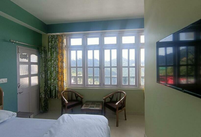 اتاق لوکس با بالکن, Zu Zu Hostels