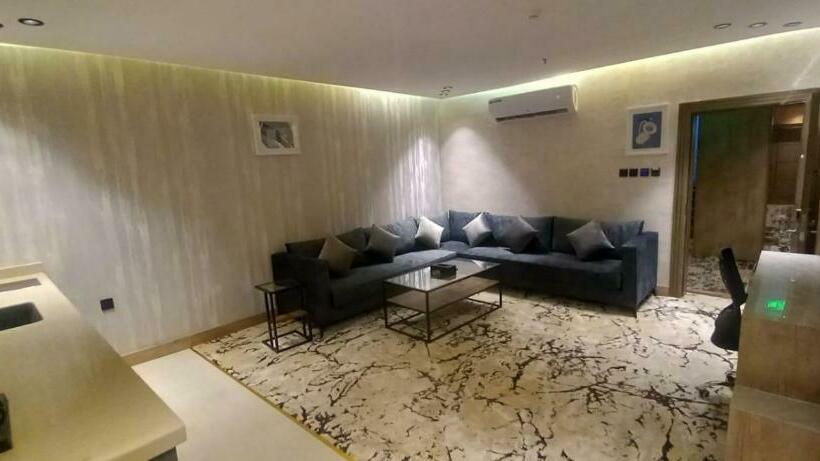 سوییت جونیور, حياة تاون 3