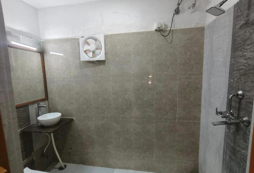 Deluxe Room, Rajshree Niwas